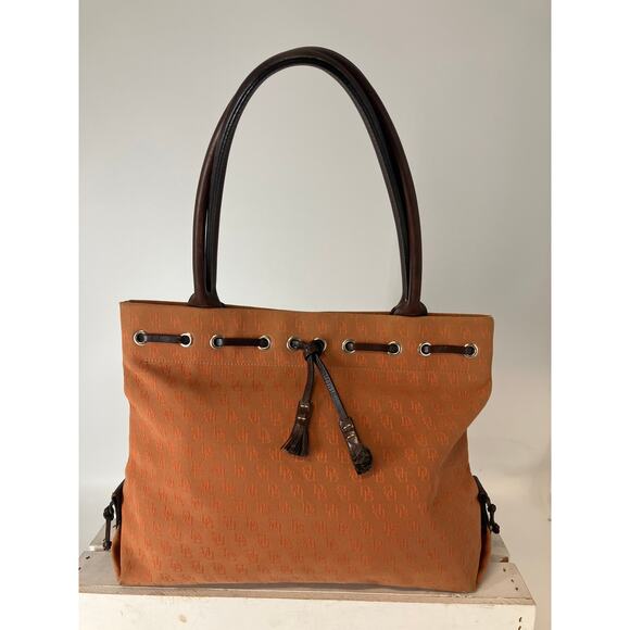 DOONEY & BOURKE VINTAGE LARGE CANVAS SIGNATURE SHOULDER BAG - Picture 1 of 16